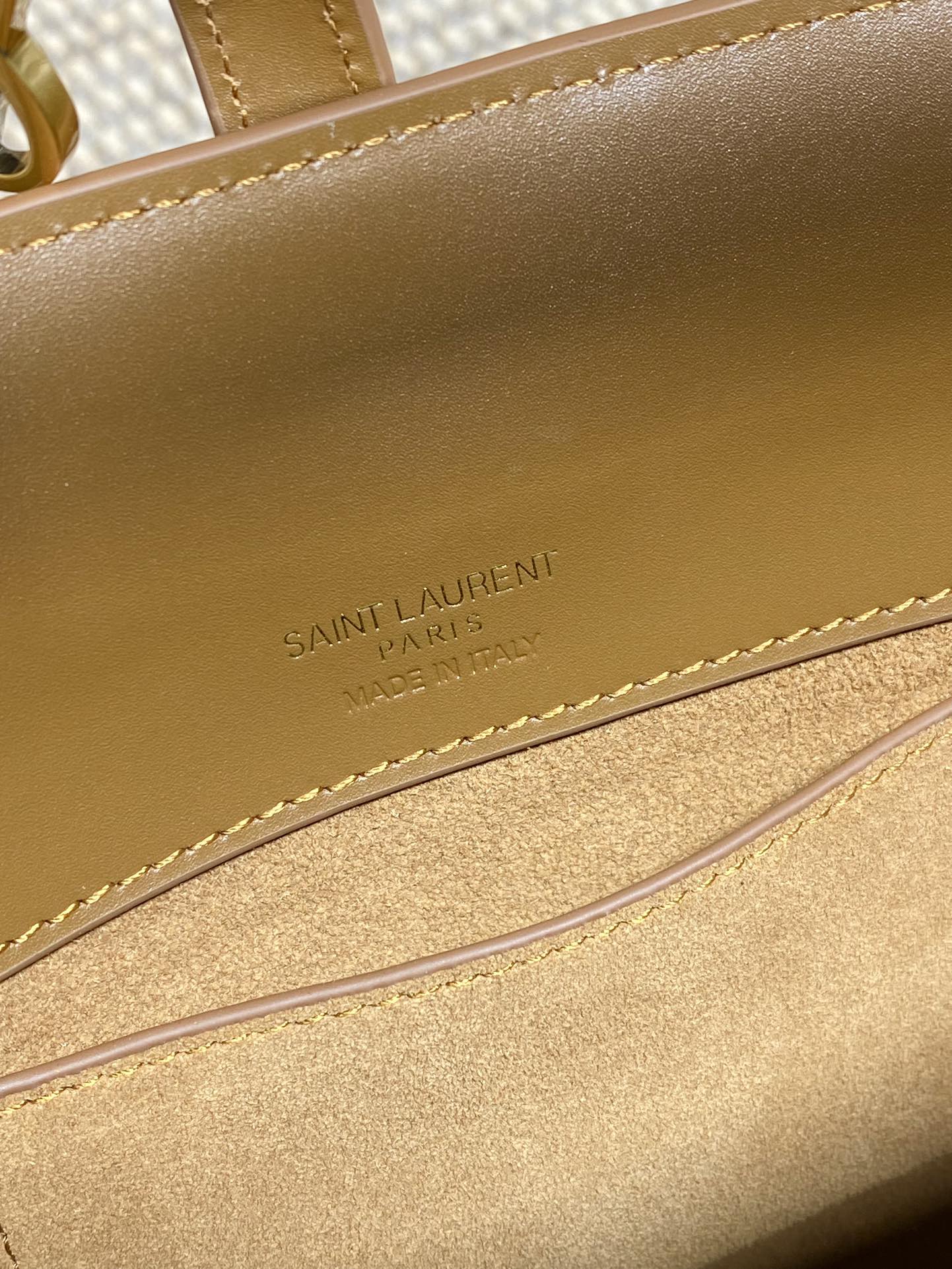 LE 37 KLEINER EIMERBEUTEL 20 IN TORTILLABRAUN KALBSLEDER GOLDENE BESCHLÄGE