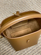 LE 37 KLEINER EIMERBEUTEL 20 IN TORTILLABRAUN KALBSLEDER GOLDENE BESCHLÄGE