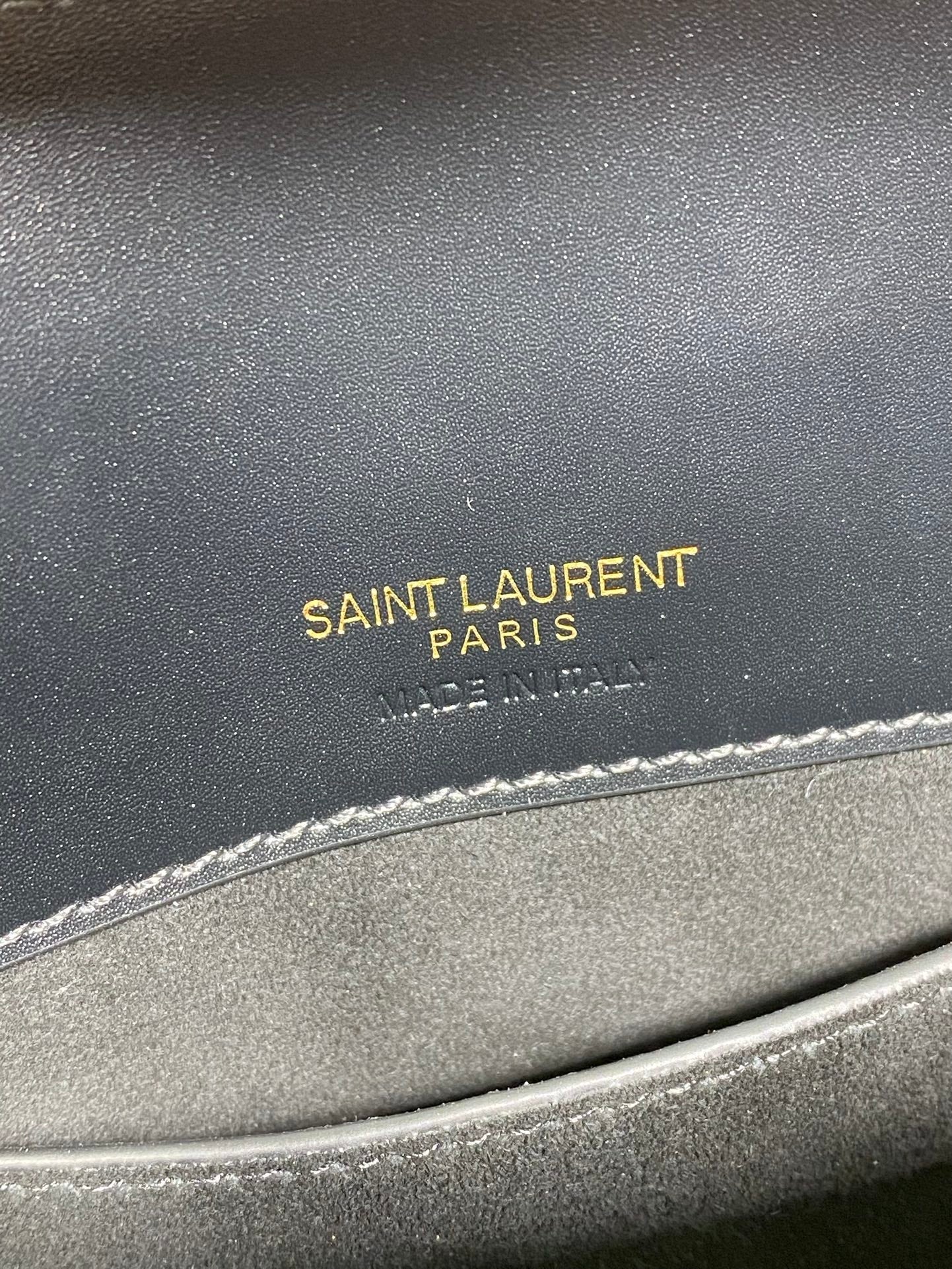 LE 37 KLEINE EIMERTASCHE 20 IN SCHWARZES KALBSLEDER GOLDENE BESCHLÄGE