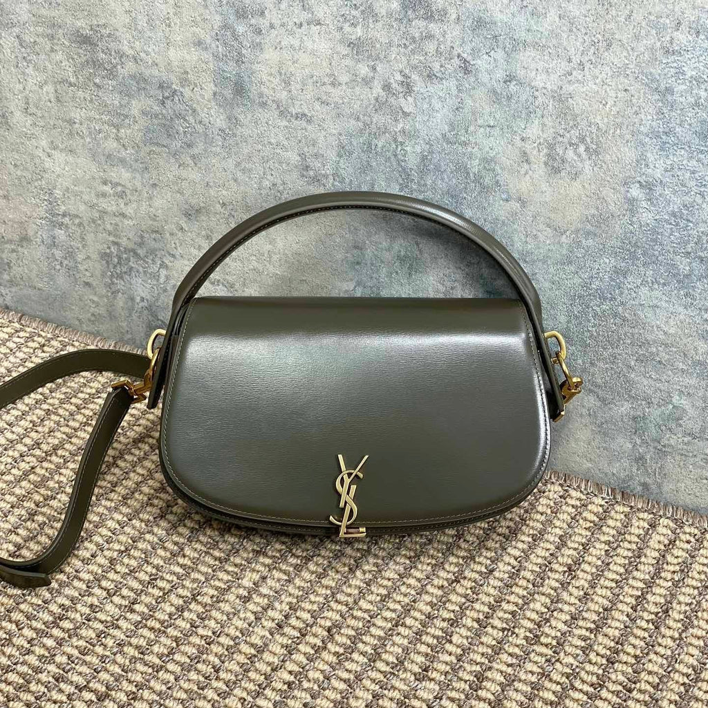 VOLTAIRE HALBMOND-SCHULTERTASCHE 24 IN DUNKELGRÜNES KALBSLEDER GOLD-METALLIC