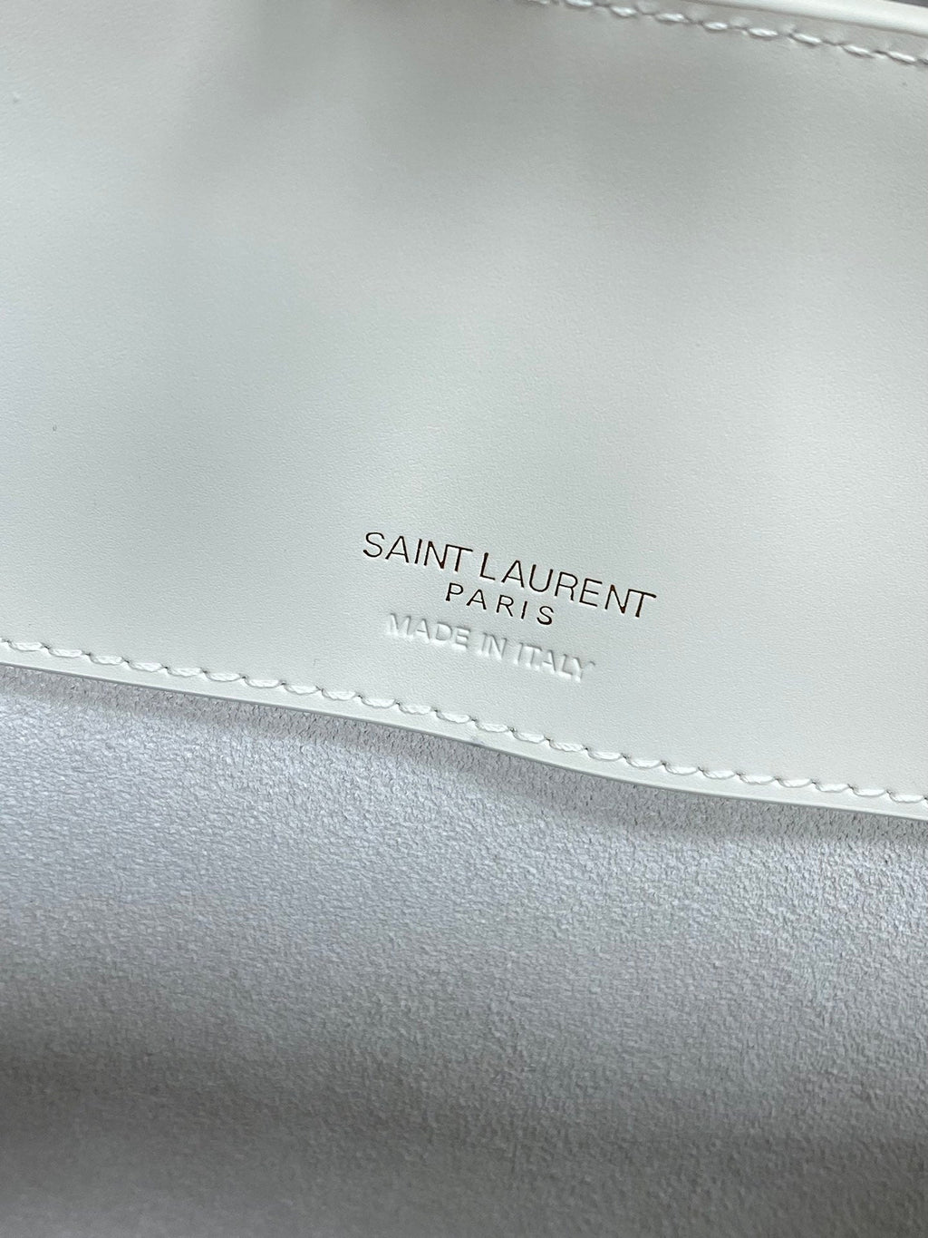 LE 37 MITTLERE EIMERTASCHE 25 IN WEISSES KALBSLEDER GOLDENE BESCHLÄGE