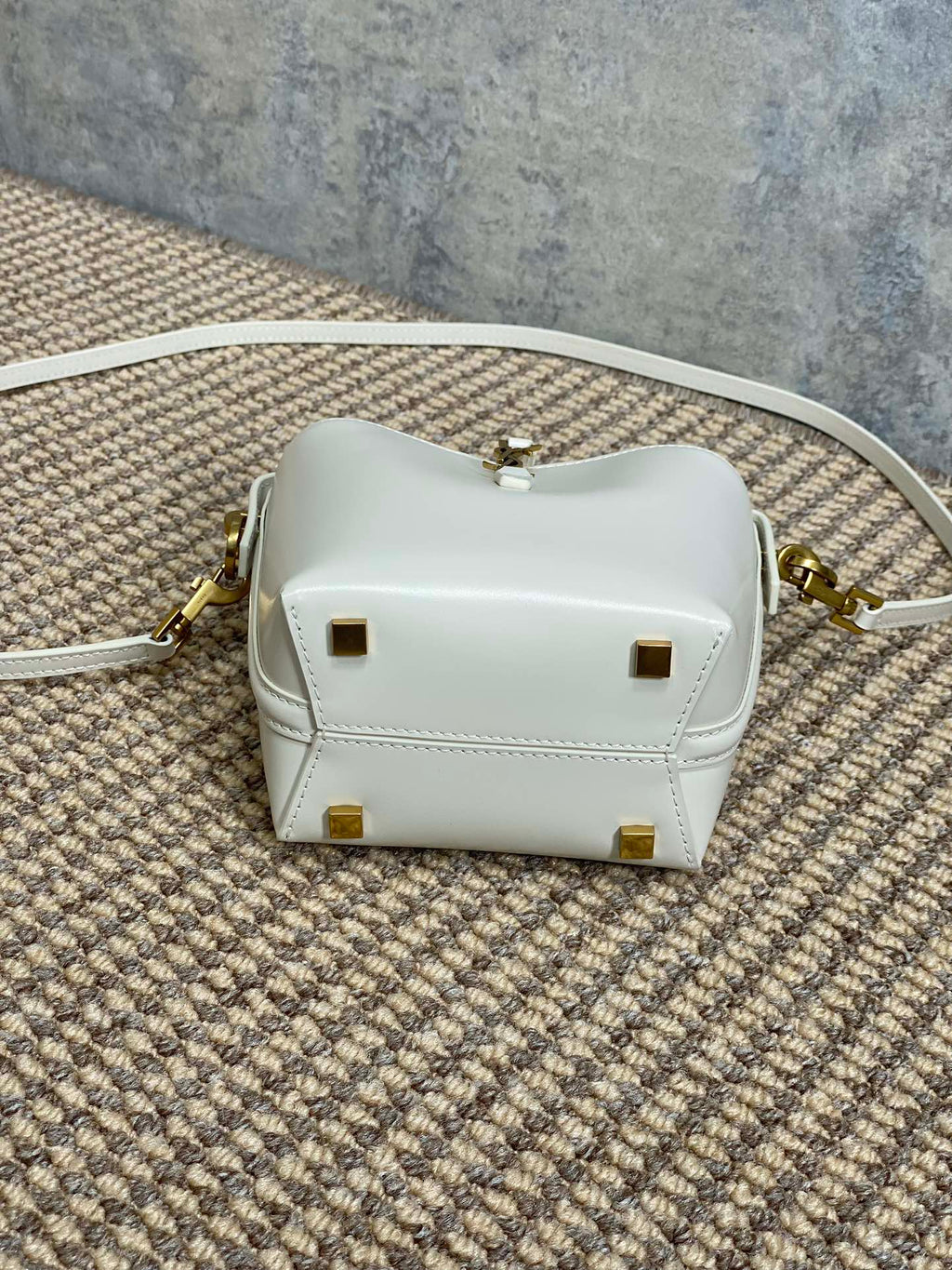 LE 37 MINI-EIMERTASCHE 15 ZOLL WEISSES KALBSLEDER GOLDENE BESCHLÄGE