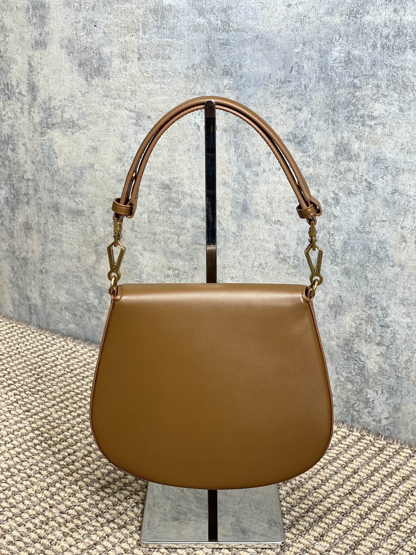 VOLTAIRE TOP HANDLE IN BOX 21 IN TAWNY BROWN CALFLEDER GOLDENE BESCHLÄGE