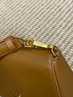 VOLTAIRE TOP HANDLE IN BOX 21 IN TAWNY BROWN CALFLEDER GOLDENE BESCHLÄGE