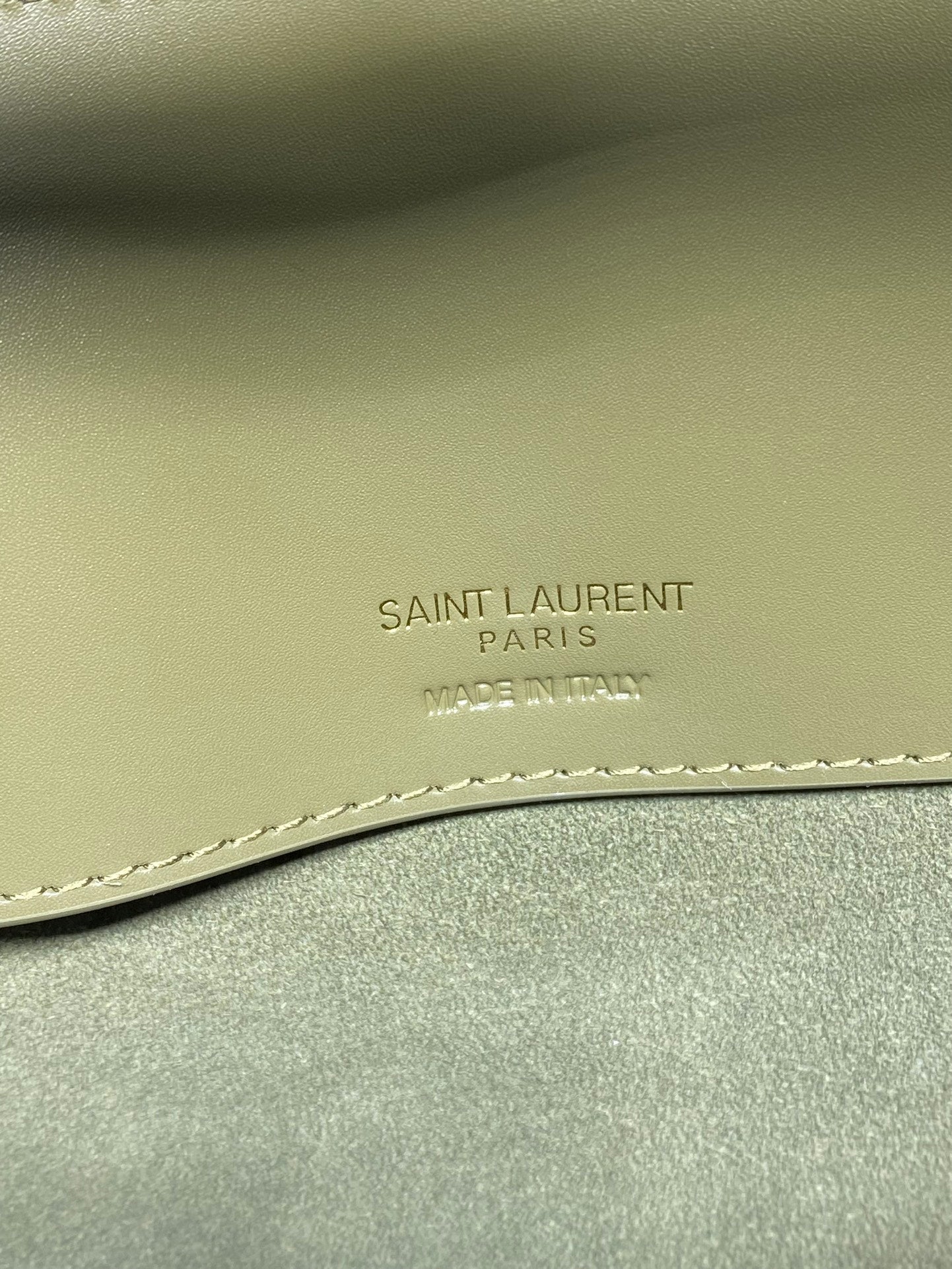 LE 37 MITTLERE EIMERTASCHE 25 IN AVOCADO-GRÜNES KALBSLEDER GOLDENE BESCHLÄGE