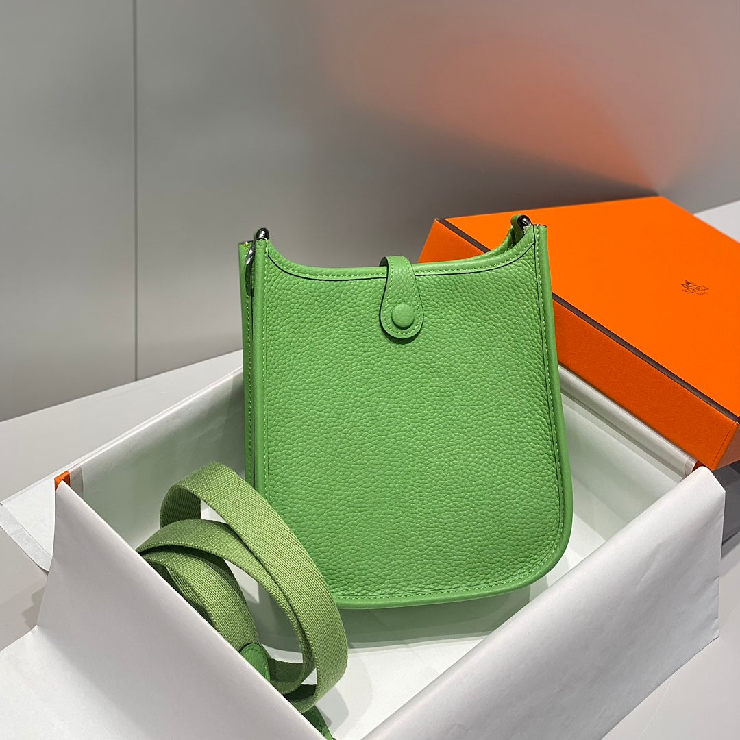 MINI NEO 18 EVELYNE BAG IN LIGHT GREEN GRAINED CALFSKIN