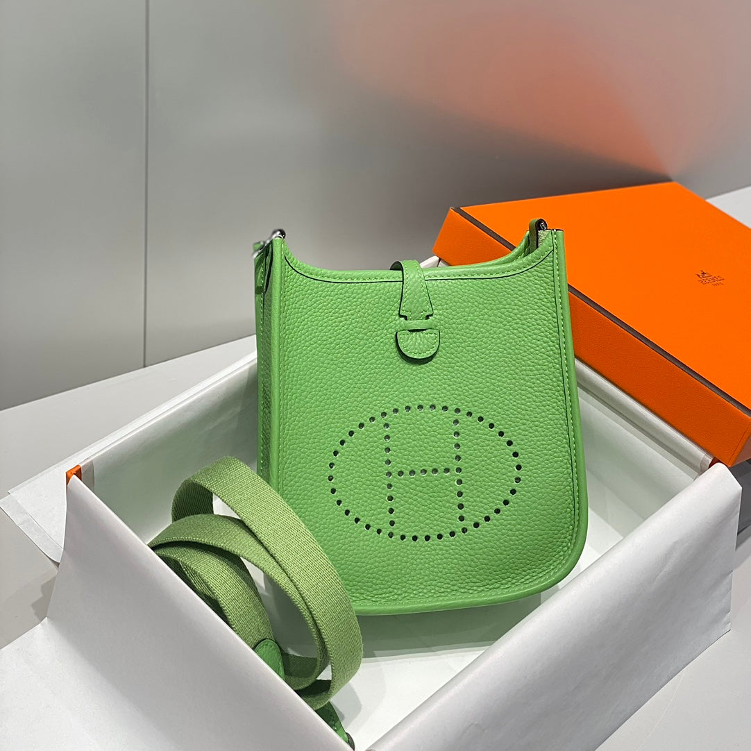 MINI NEO 18 EVELYNE BAG IN LIGHT GREEN GRAINED CALFSKIN