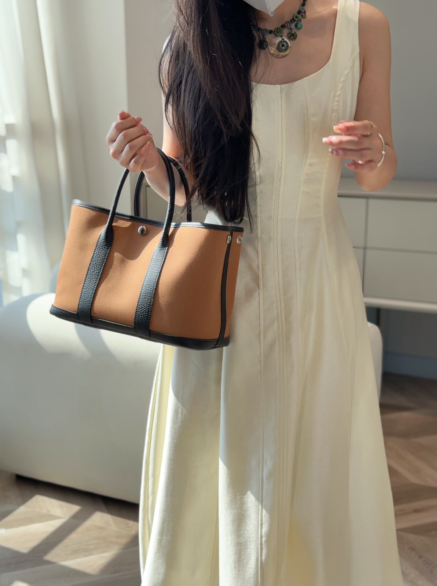 GARDEN PARTY 30CM IN ORANGE MINIMUM TOILETS COTTON CANVAS AND BLACK CALFSKIN