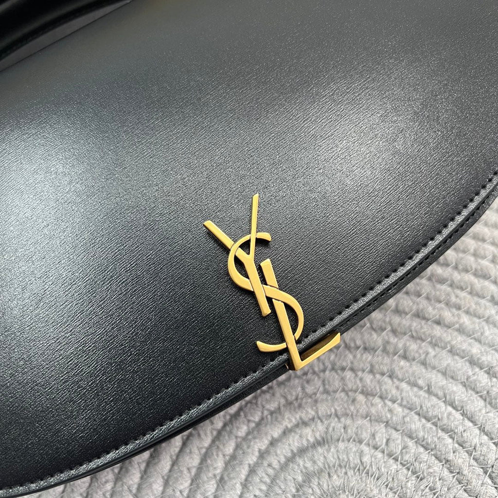 VOLTAIRE 24 IN SCHWARZEM KALBSLEDER GOLDENES LOGO