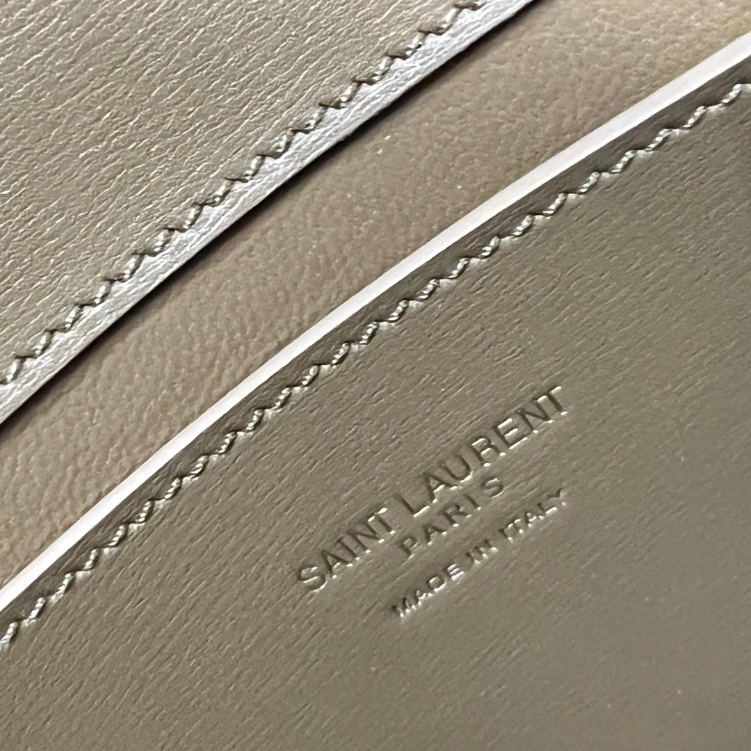 VOLTAIRE IN BOX 21 IN CARAMEL BROWN CALFLEDER GOLD LOGO