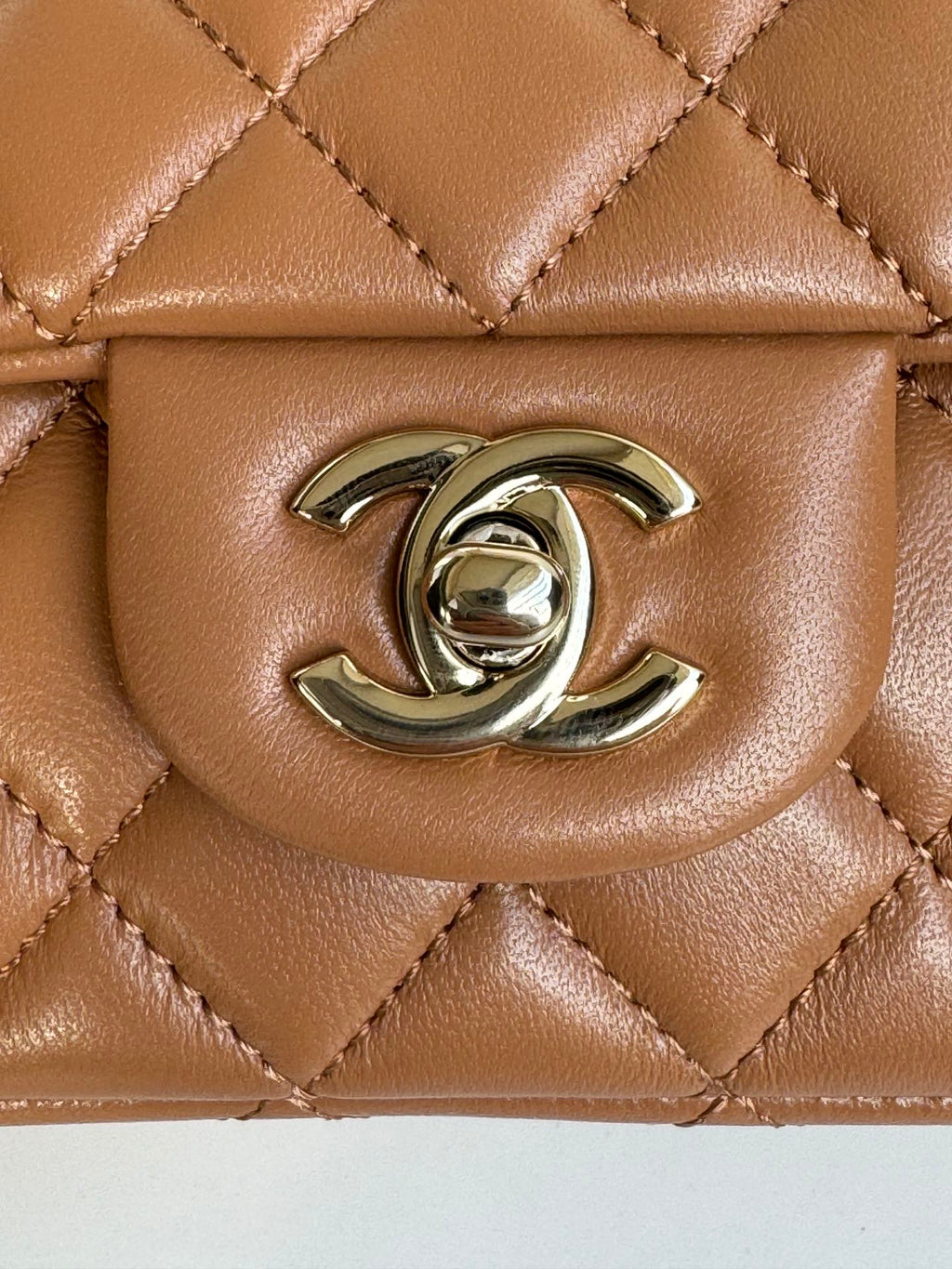 FLAP BAG 20 IN BRONZE BROWN LAMBSKIN WITH HANDLE