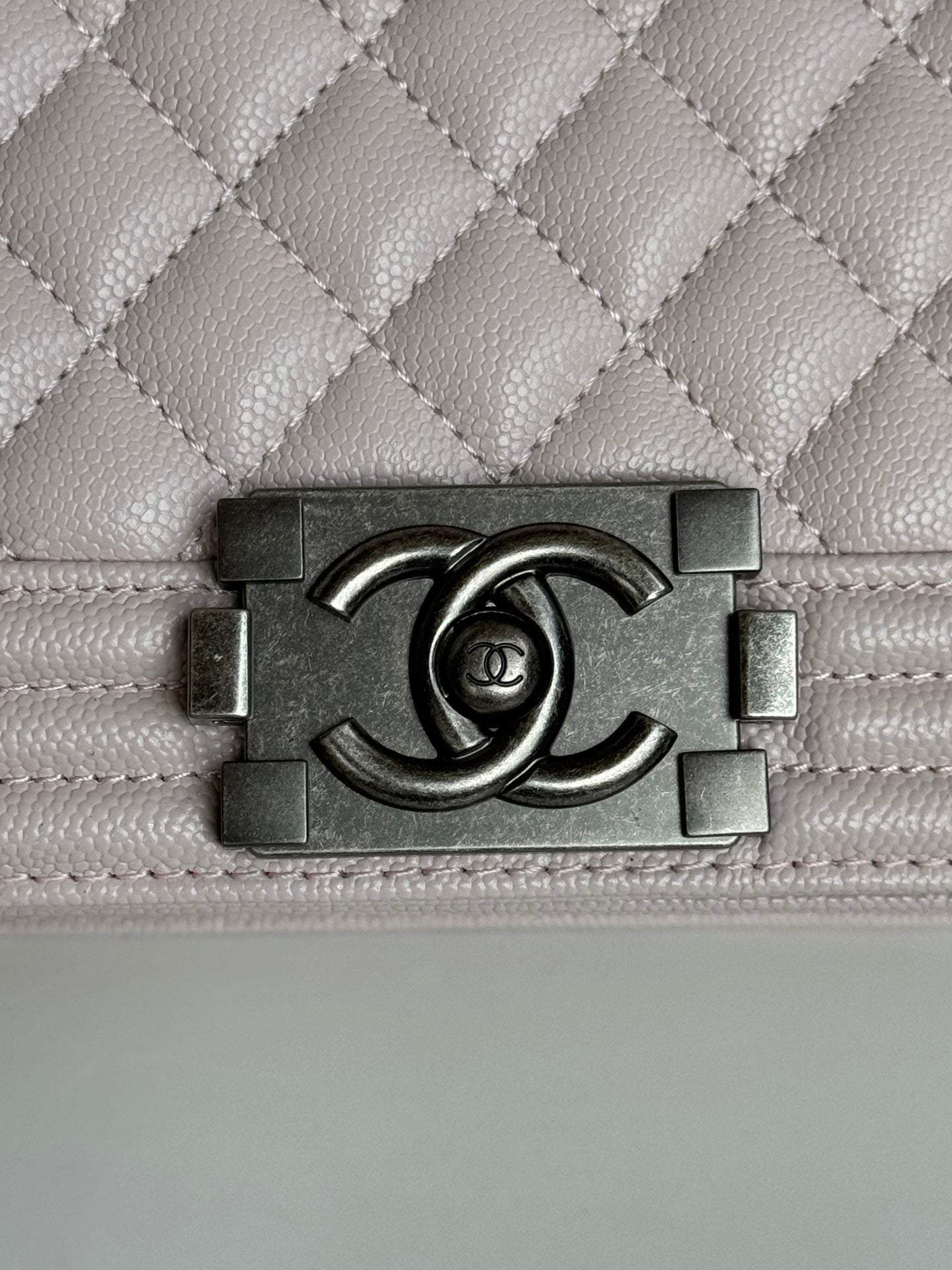 BOY BAG MEDIUM 25 IN PINK NUDE CALFSKIN 