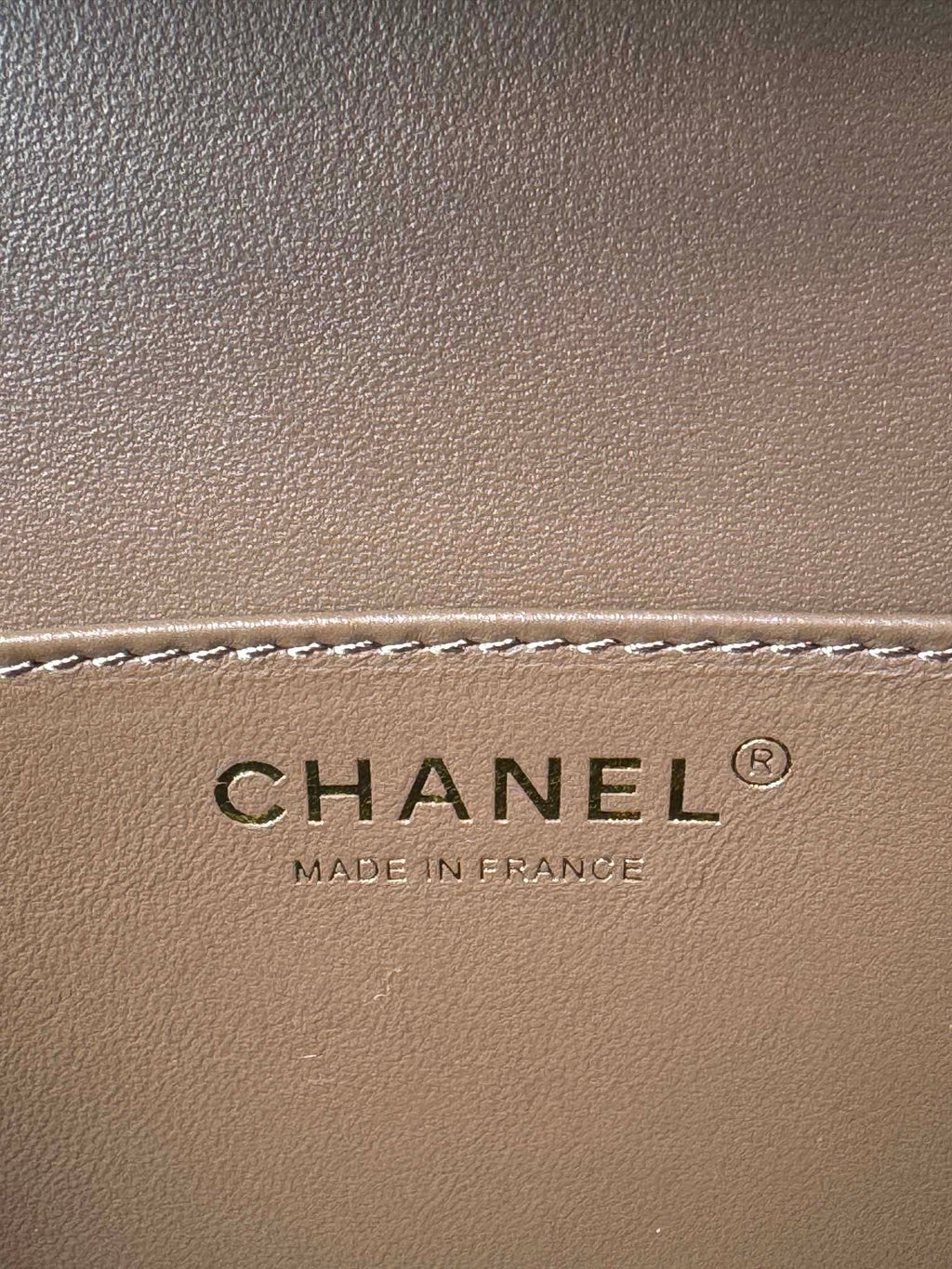 MEDIUM BOX BAG 22 IN CHOCOLATE LAMBSKIN GOLD HARDWARE