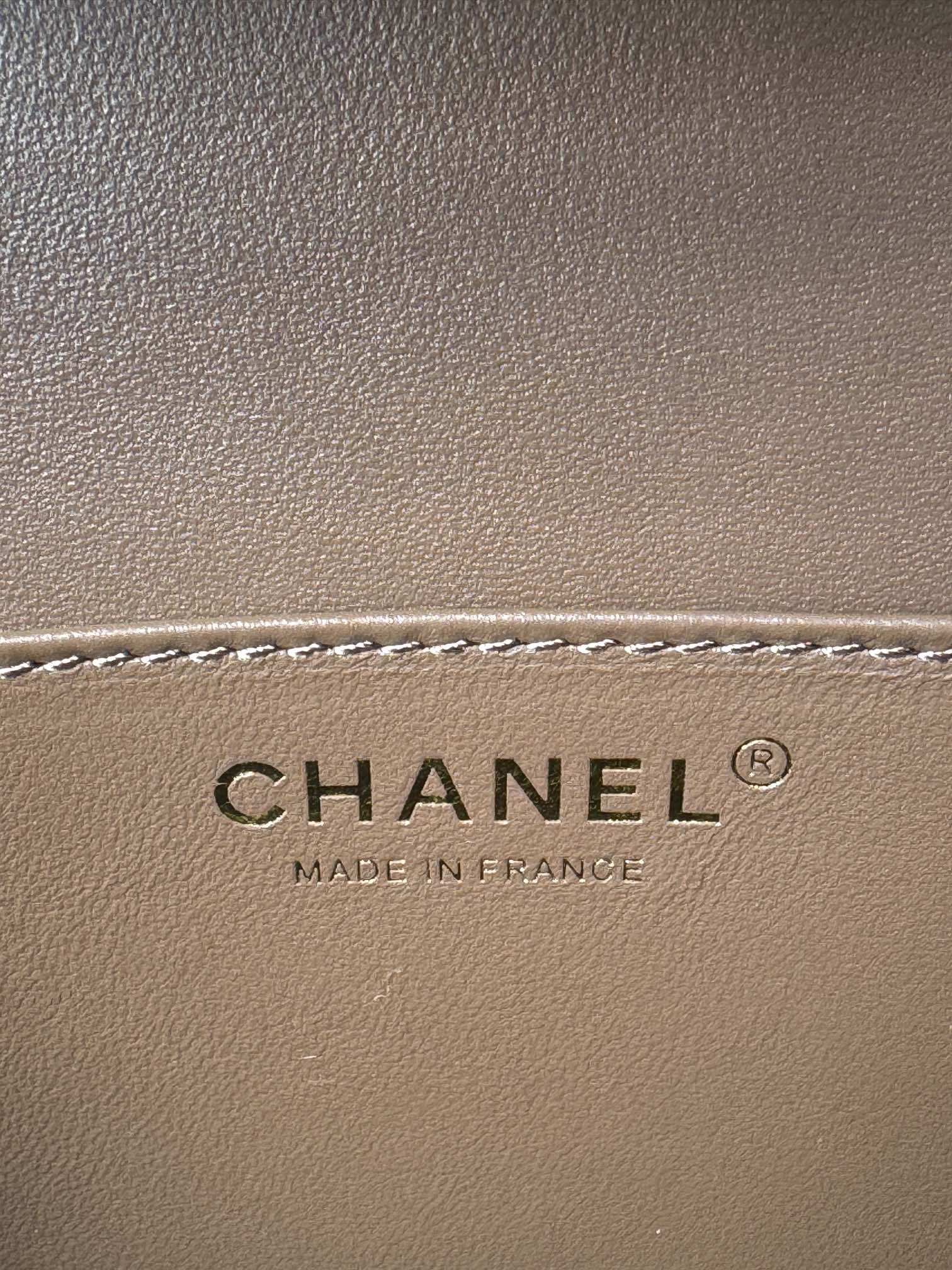 MEDIUM BOX BAG 22 IN CHOCOLATE LAMBSKIN GOLD HARDWARE