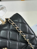 Klapptasche 18 mit Griff aus schwarzem Kalbsleder mit goldenen Beschlägen 