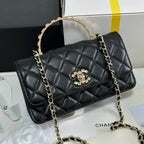 Klapptasche 18 mit Griff aus schwarzem Kalbsleder mit goldenen Beschlägen 