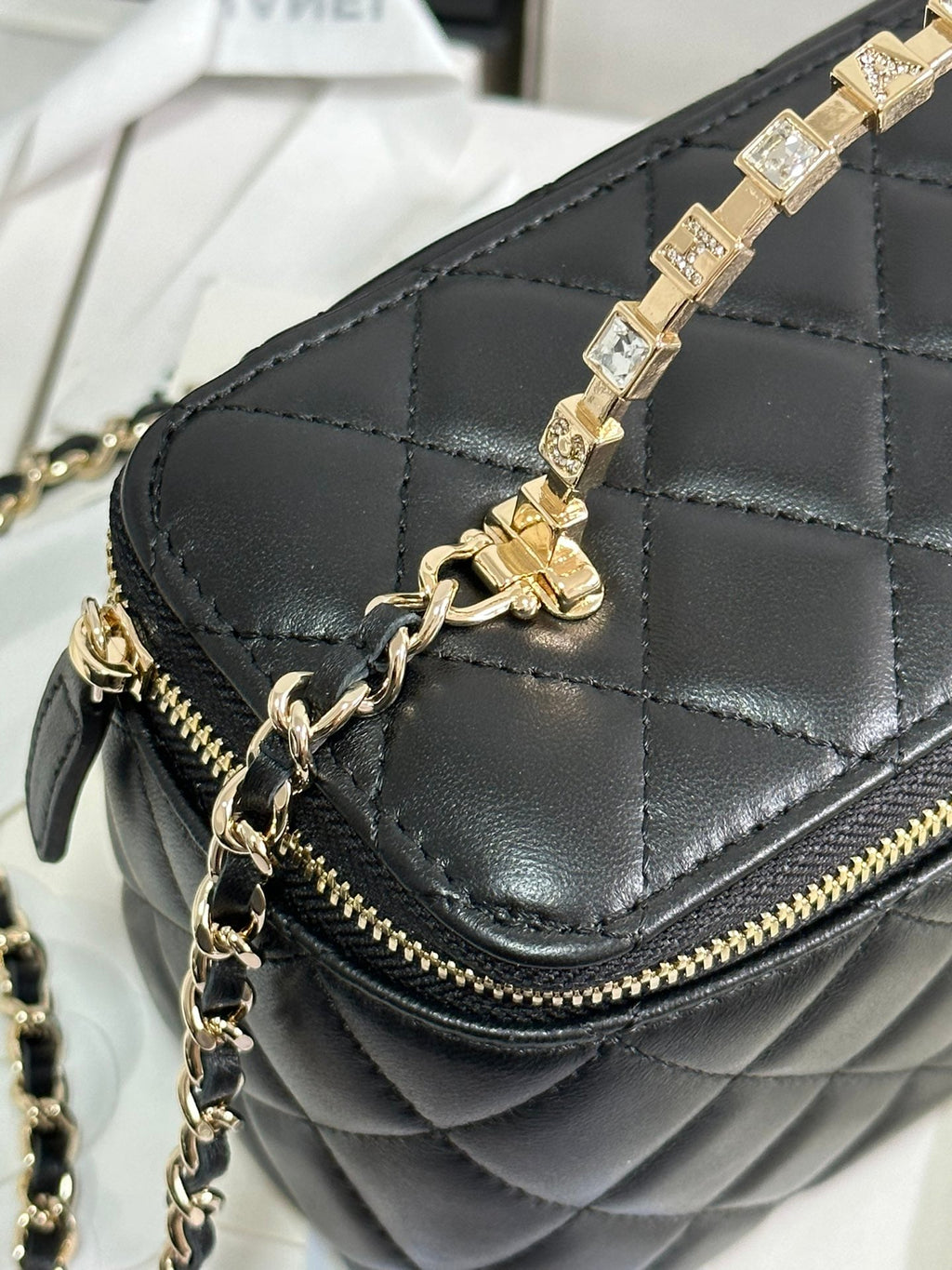 Kosmetikkoffer 18 Zoll, schwarzes Kalbsleder, goldene Beschläge 