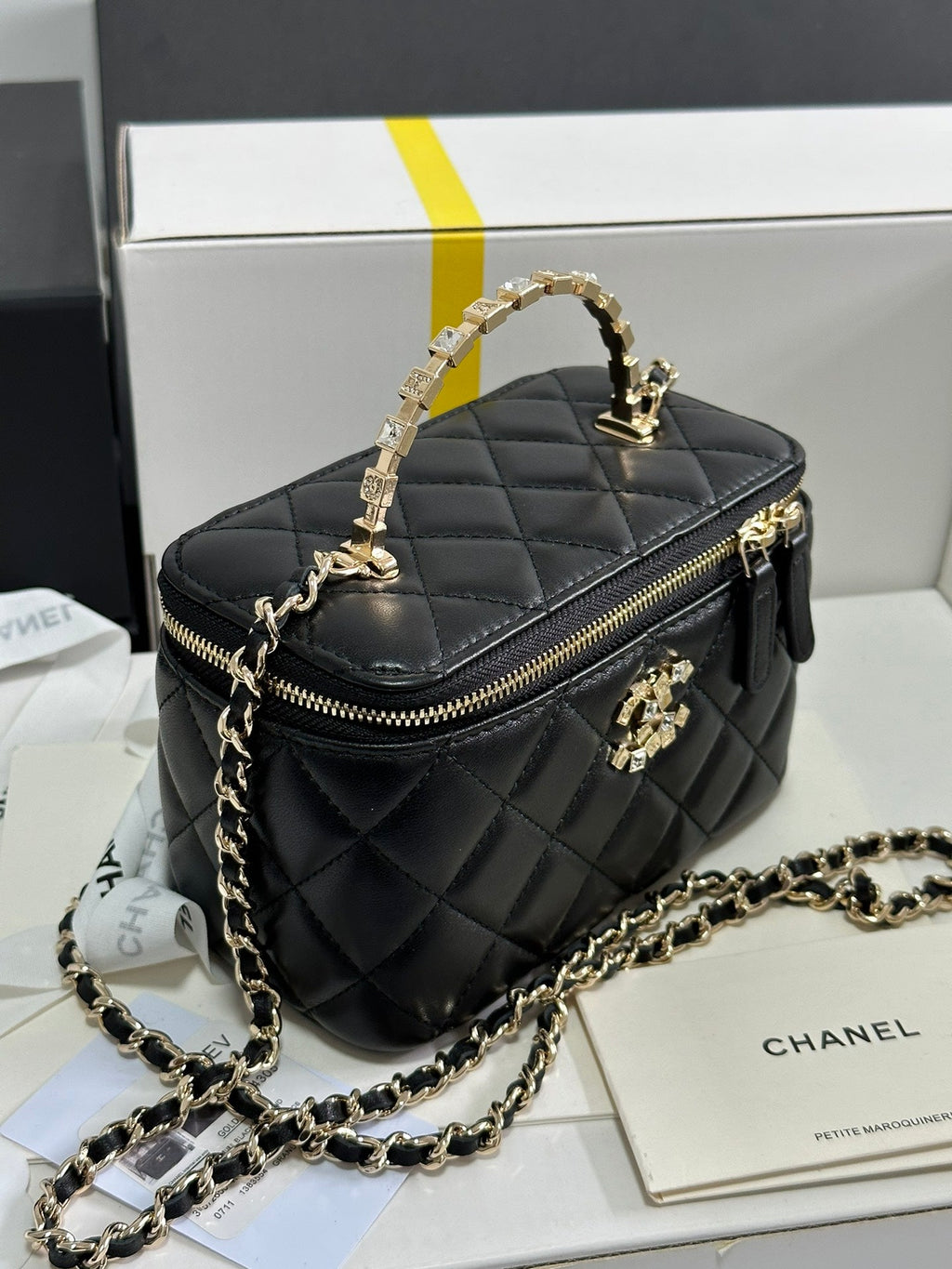 Kosmetikkoffer 18 Zoll, schwarzes Kalbsleder, goldene Beschläge 