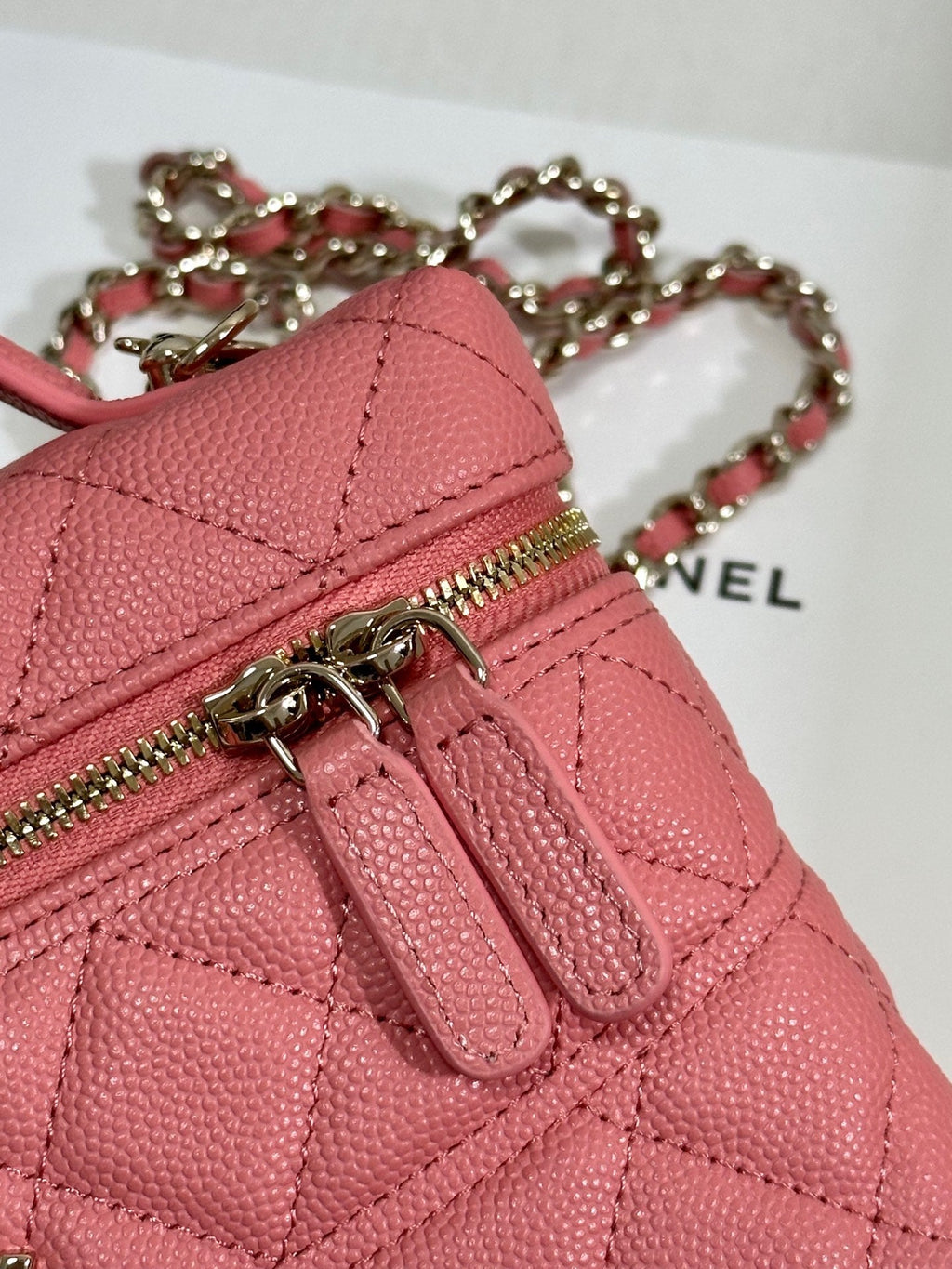 VANITY CASE 19 IN CONTESSA PINK CALFSKIN GOLD-TONE METALLIC