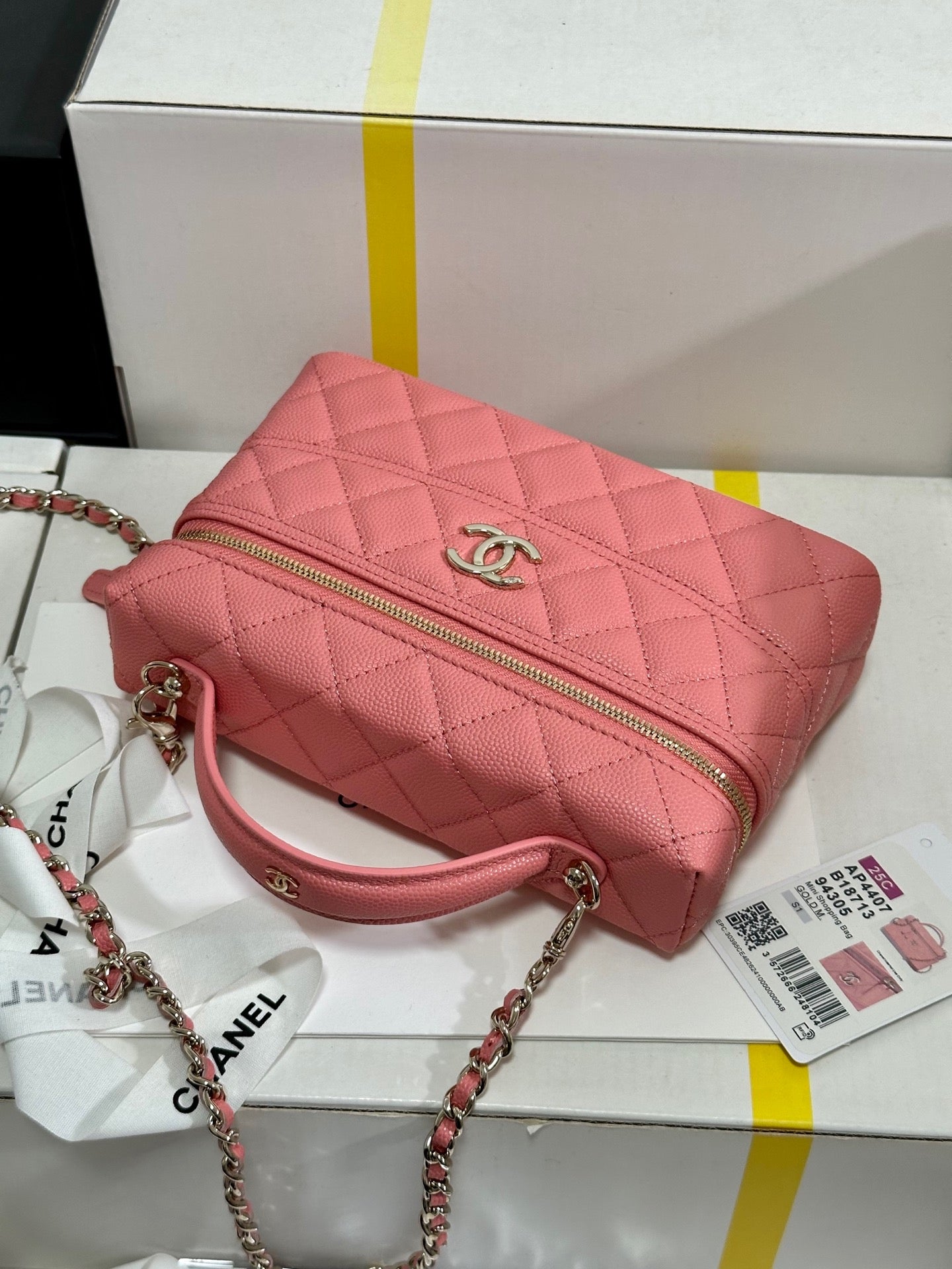 Kosmetikkoffer 19 in Contessa Pink Kalbsleder Gold-Tone Metallic