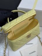 Strass-Schminkkoffer, gesteppt, 19 Zoll, aus gelbem Kalbsleder mit goldmetallicfarbenem