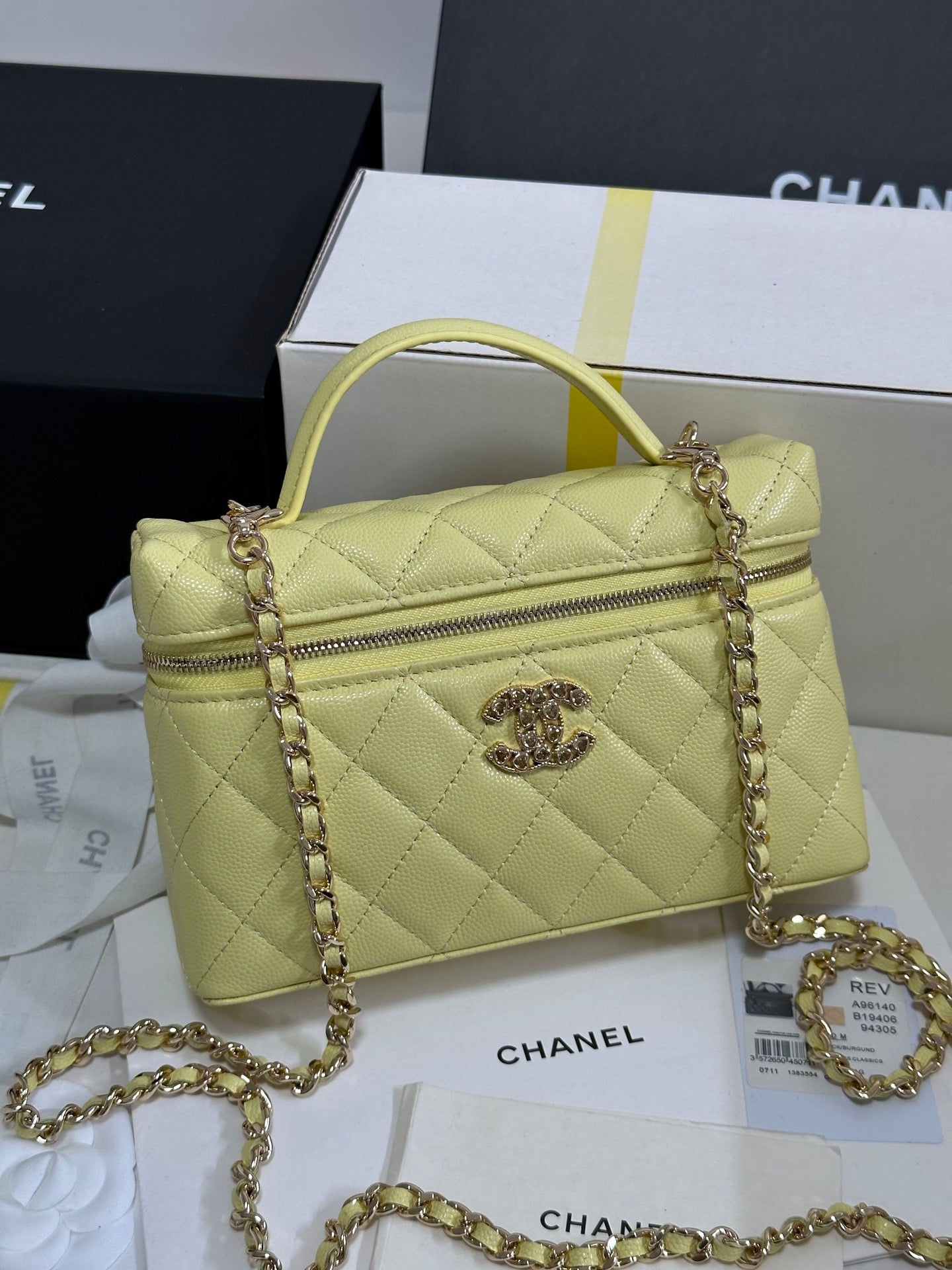 Strass-Schminkkoffer, gesteppt, 19 Zoll, aus gelbem Kalbsleder mit goldmetallicfarbenem