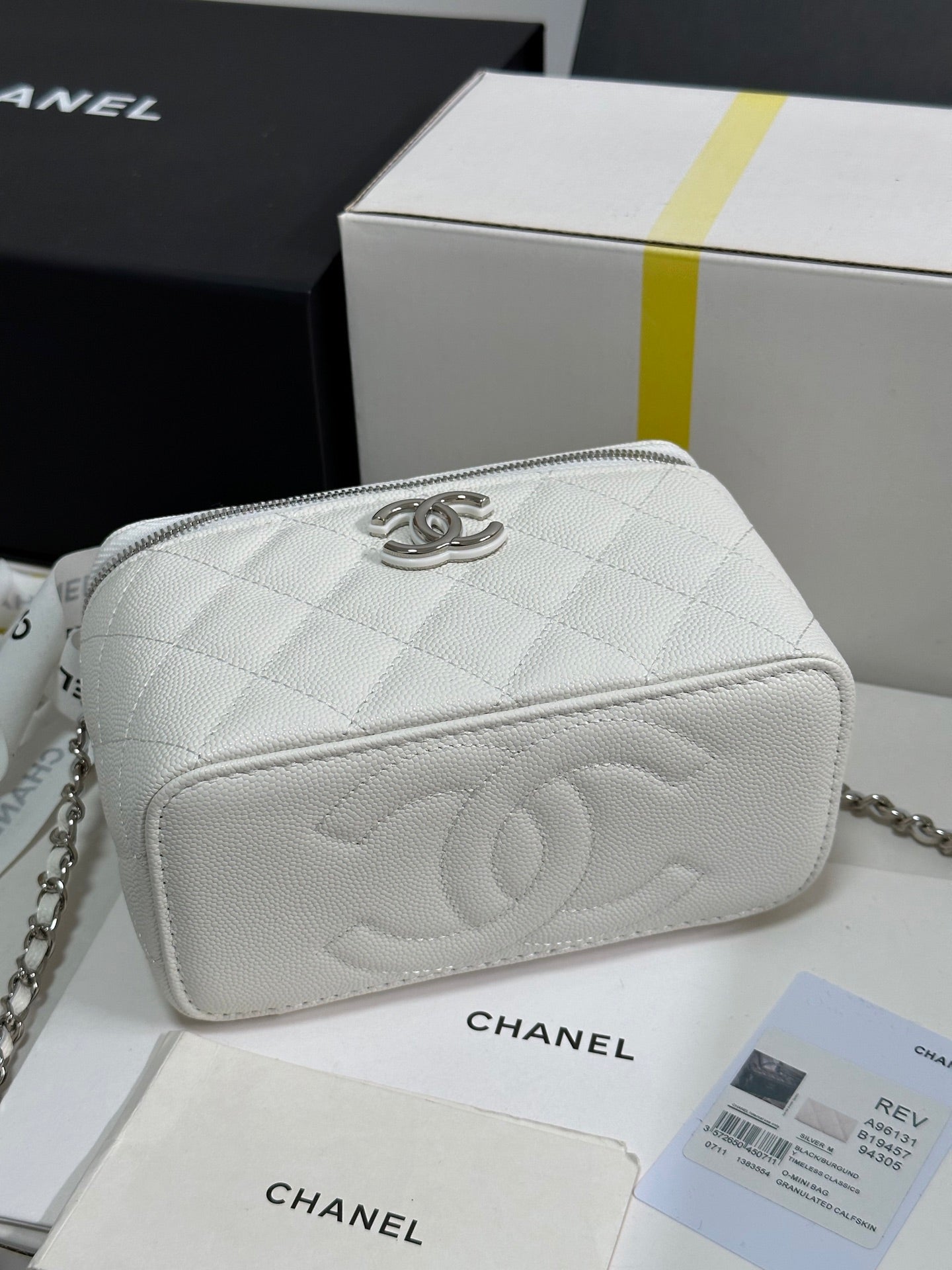 MINI VANITY TOP HANDLE CASE 17 IN WHITE CAVIAR SKIN SILVER-TONE PLATED METAL