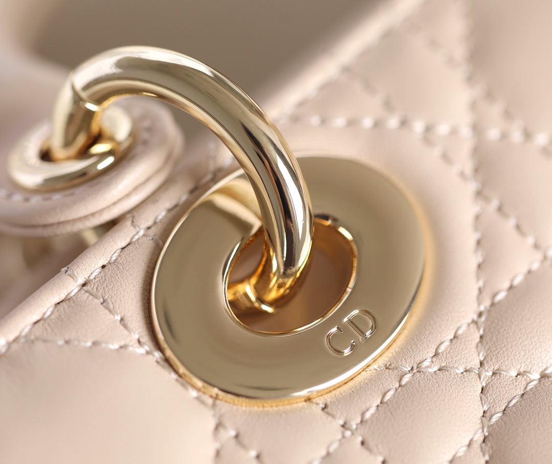 SMALL LADY D-JOY 22 IN HELLORAKEN LAMMFELL