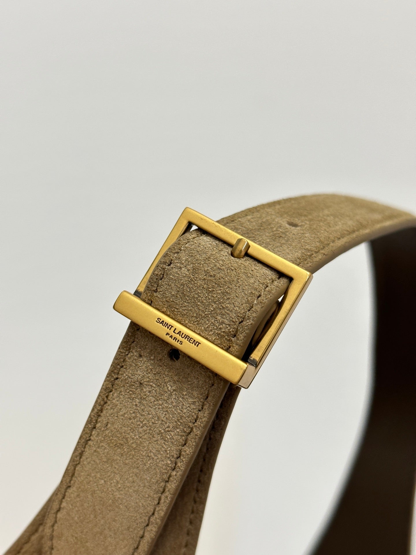 LE 5 À 7 SUPPLE SMALL 22 IN PEANUT BROWN SUEDE