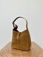 LE 5 À 7 SUPPLE SMALL 22 AUS KARAMELLBRAUNEM WILDLEDER