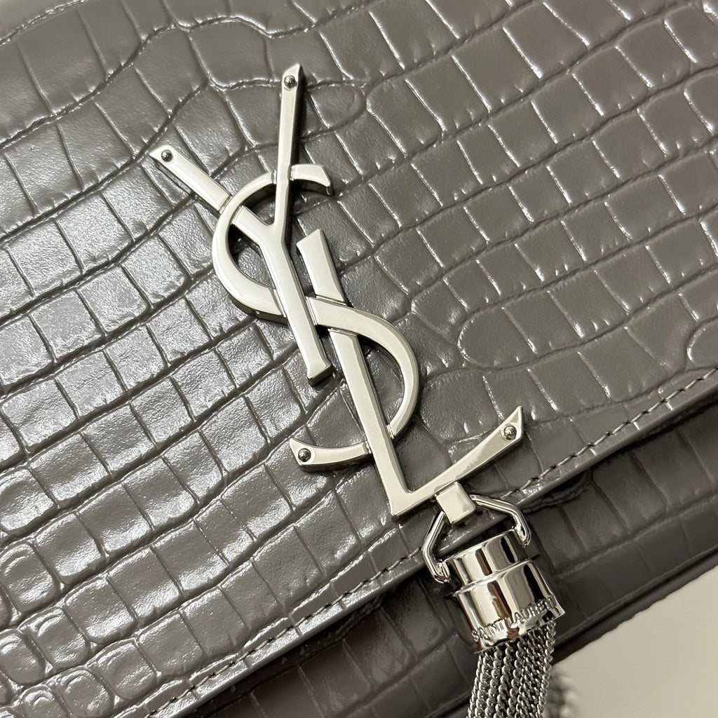 KATE TASSEL 24 KROKODILMUSTER DUNKELGRAUES KALBSLEDER