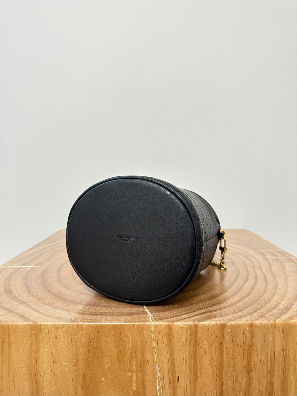 19-Zoll-Klappen-Eimertasche aus schwarzem Kalbsleder