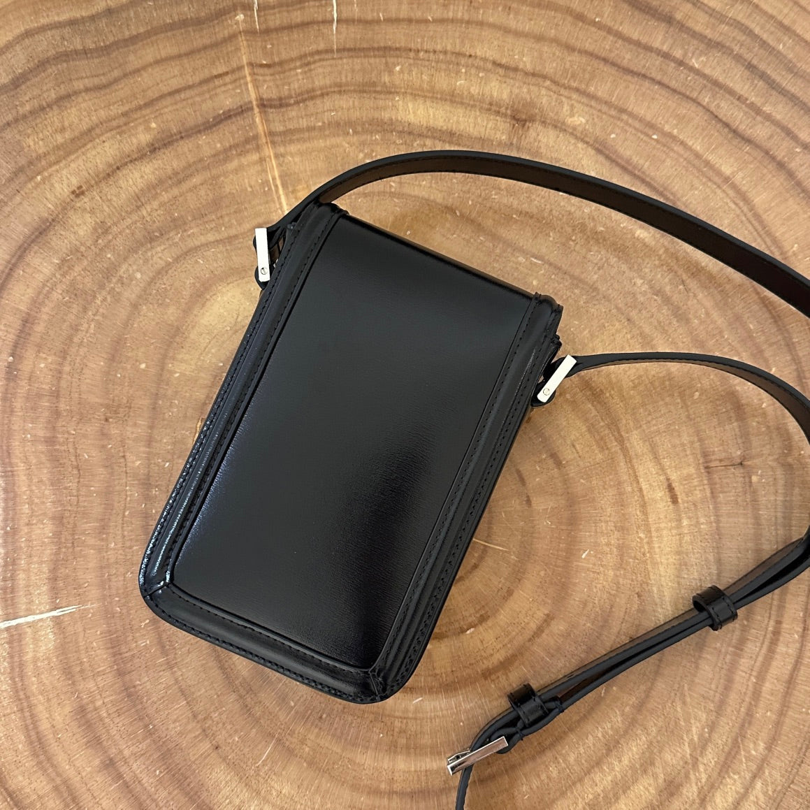 SOLFERINO 18 Handytasche aus schwarzem Kalbsleder