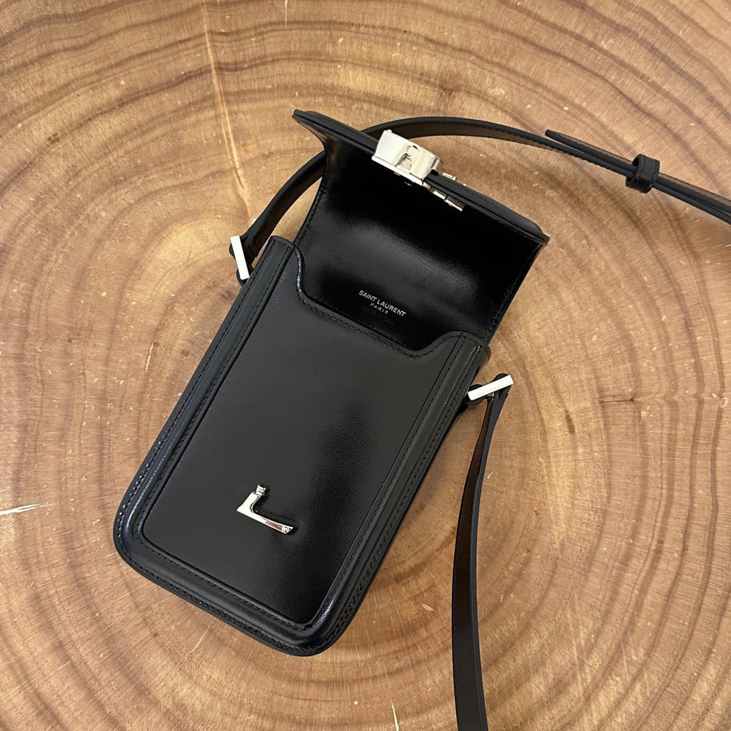 SOLFERINO 18 Handytasche aus schwarzem Kalbsleder