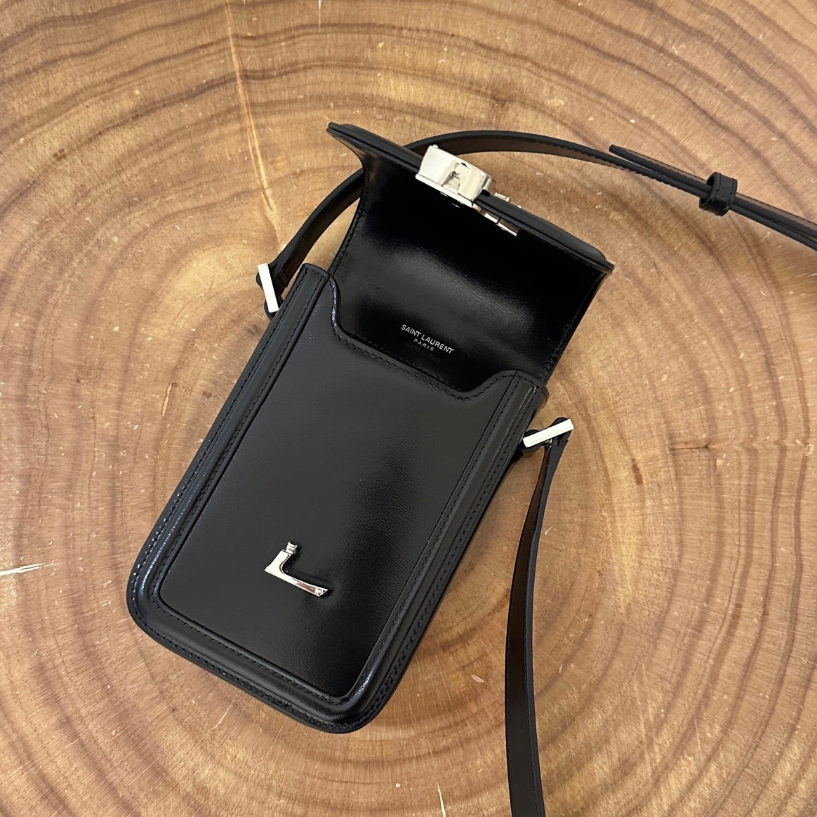 SOLFERINO 18 Handytasche aus schwarzem Kalbsleder