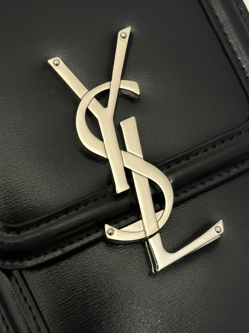 SOLFERINO 18 Handytasche aus schwarzem Kalbsleder