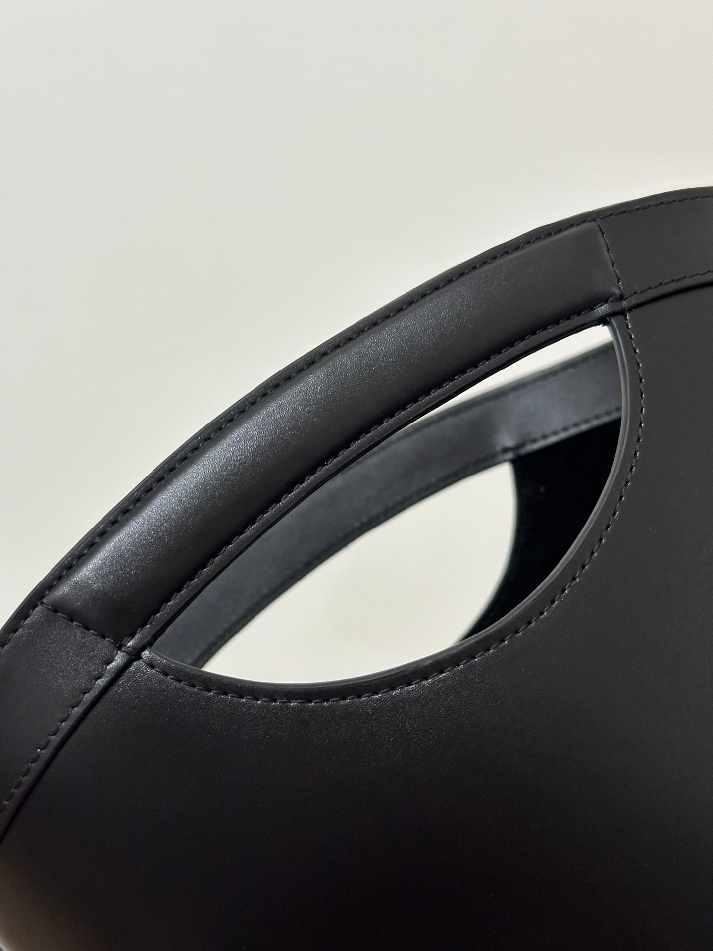 KORBTASCHE MINI 29 AUS SCHWARZEM SOLF-KALBSLEDER