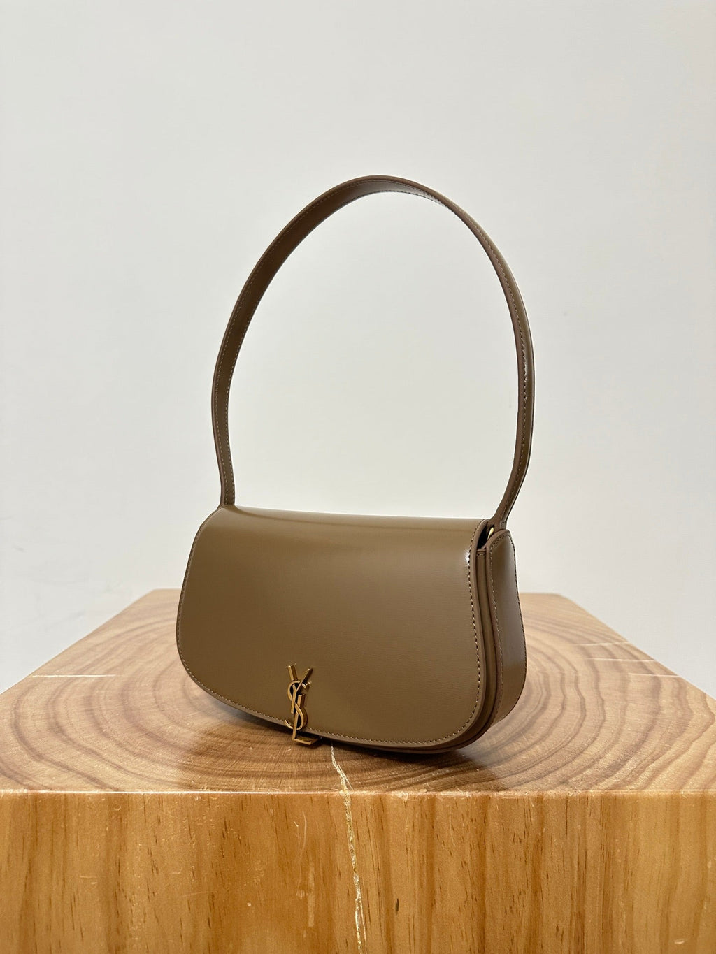 VOLTAIRE 17 KARAMELLBRAUN KALBSLEDERTASCHE