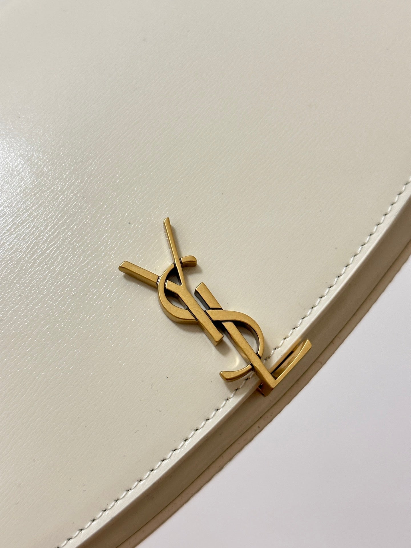 VOLTAIRE 17 WEISSE KALBSLEDERTASCHE