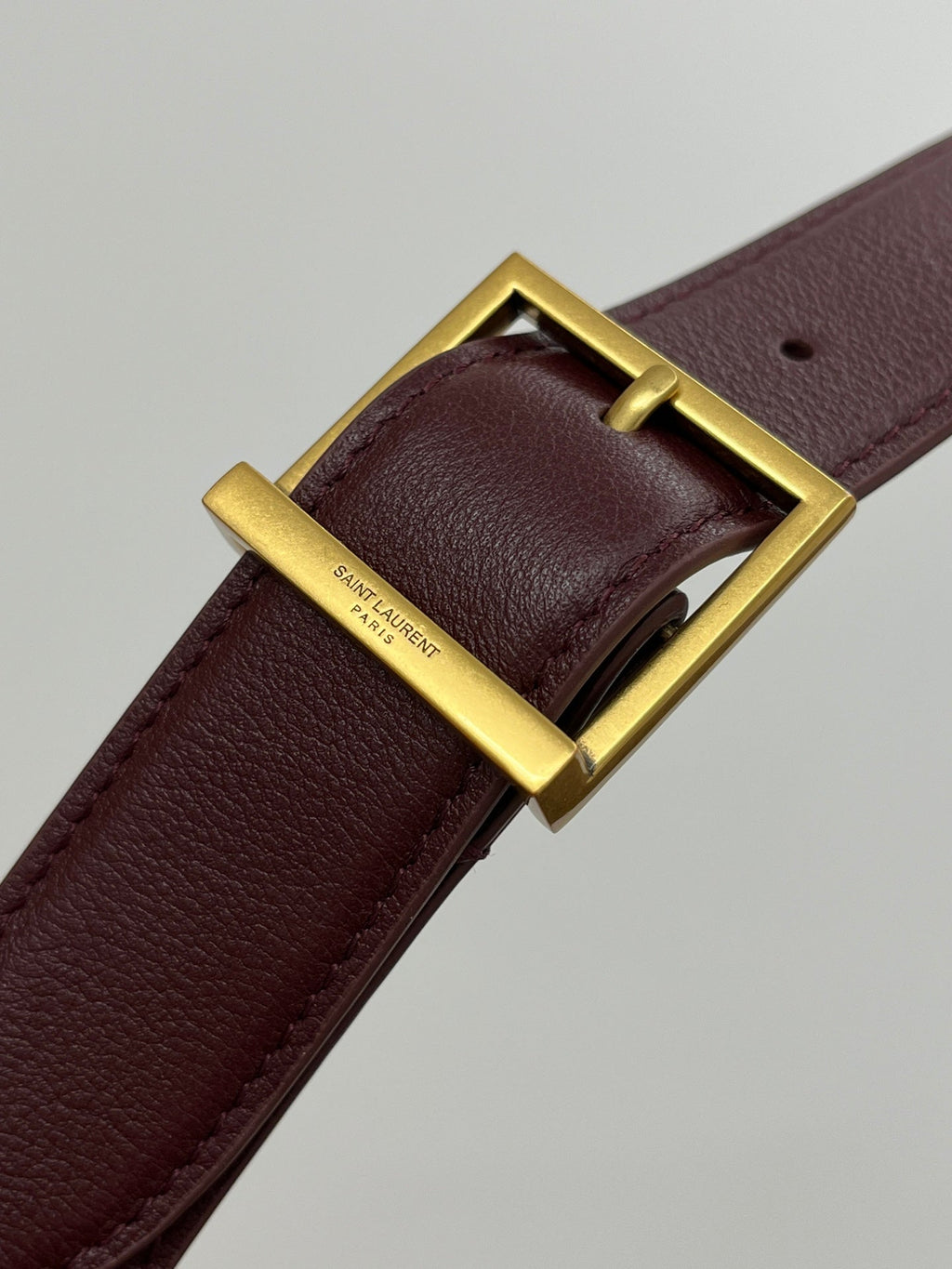 LE 5 À 7 GROSSE, GESCHMACKSRICHTUNG 31 IN WEINROT GEGRÜNES KALBSLEDER