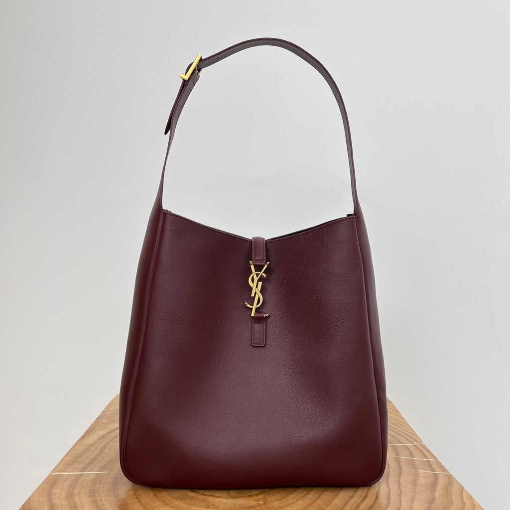 LE 5 À 7 GROSSE, GESCHMACKSRICHTUNG 31 IN WEINROT GEGRÜNES KALBSLEDER