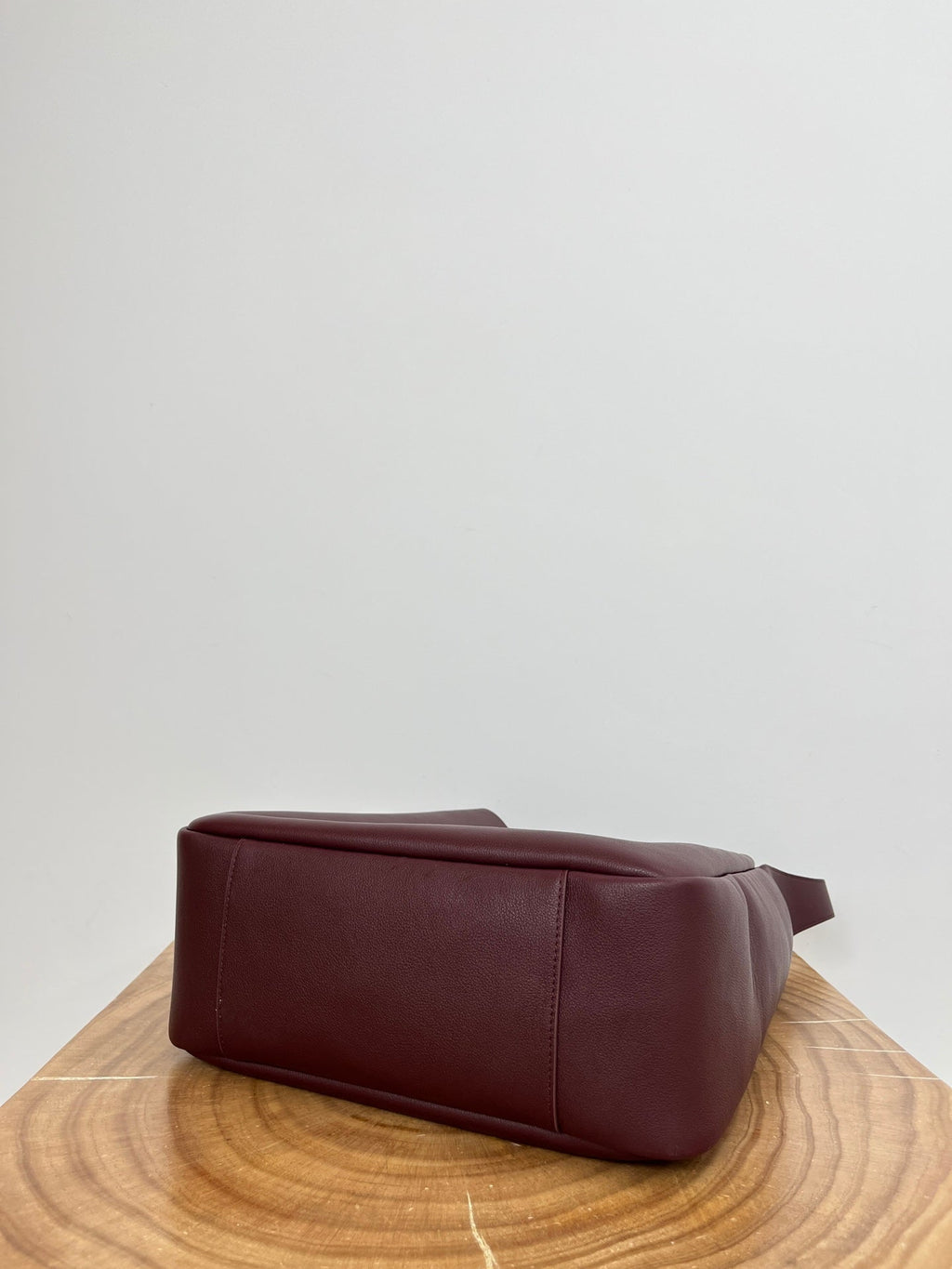 LE 5 À 7 GROSSE, GESCHMACKSRICHTUNG 31 IN WEINROT GEGRÜNES KALBSLEDER