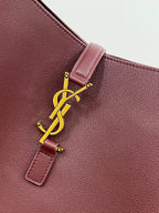 LE 5 À 7 GROSSE, GESCHMACKSRICHTUNG 31 IN WEINROT GEGRÜNES KALBSLEDER