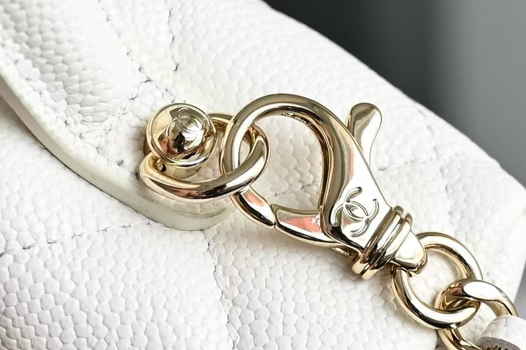 Kosmetiktasche 19 Zoll, weißes genarbtes Kalbsleder, goldene Beschläge