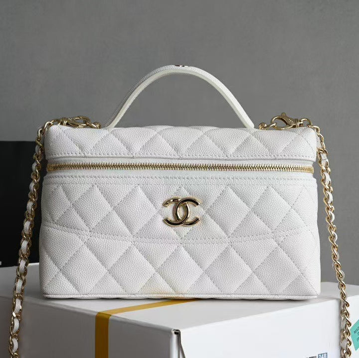 Kosmetiktasche 19 Zoll, weißes genarbtes Kalbsleder, goldene Beschläge