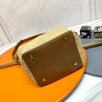 LE 37 MEDIUM 25 IN HELLGELBEM STROH UND BRAUNER LEDERBESATZ