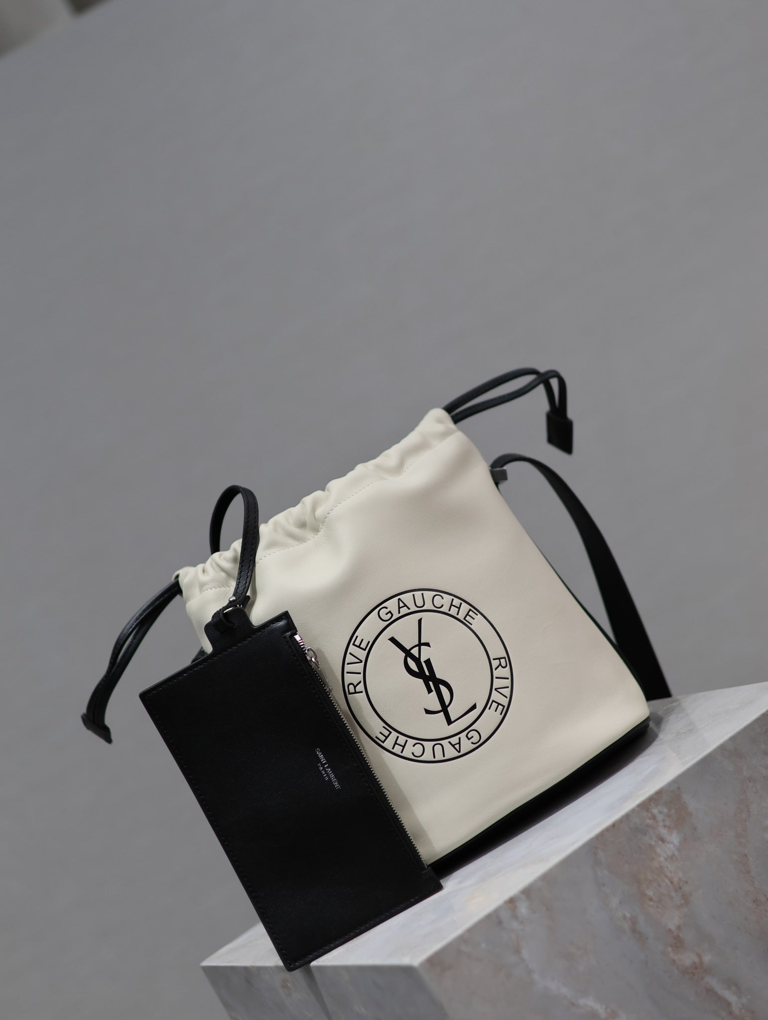 RIVE GAUCHE Bucket Bag 23 Zoll, weißes Kalbsleder