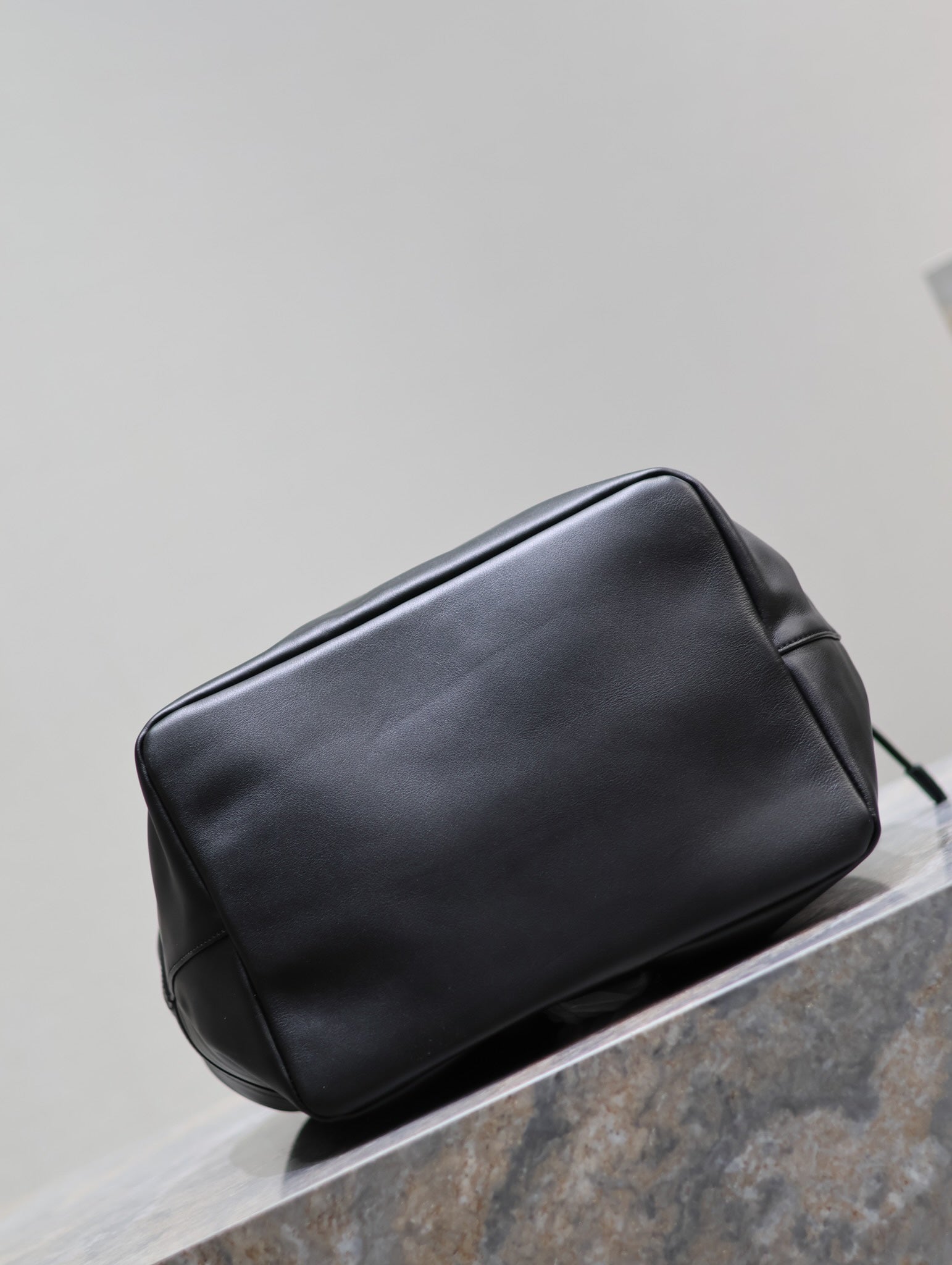 RIVE GAUCHE RUCKSACK 49 IN SCHWARZEM KALBSLEDER