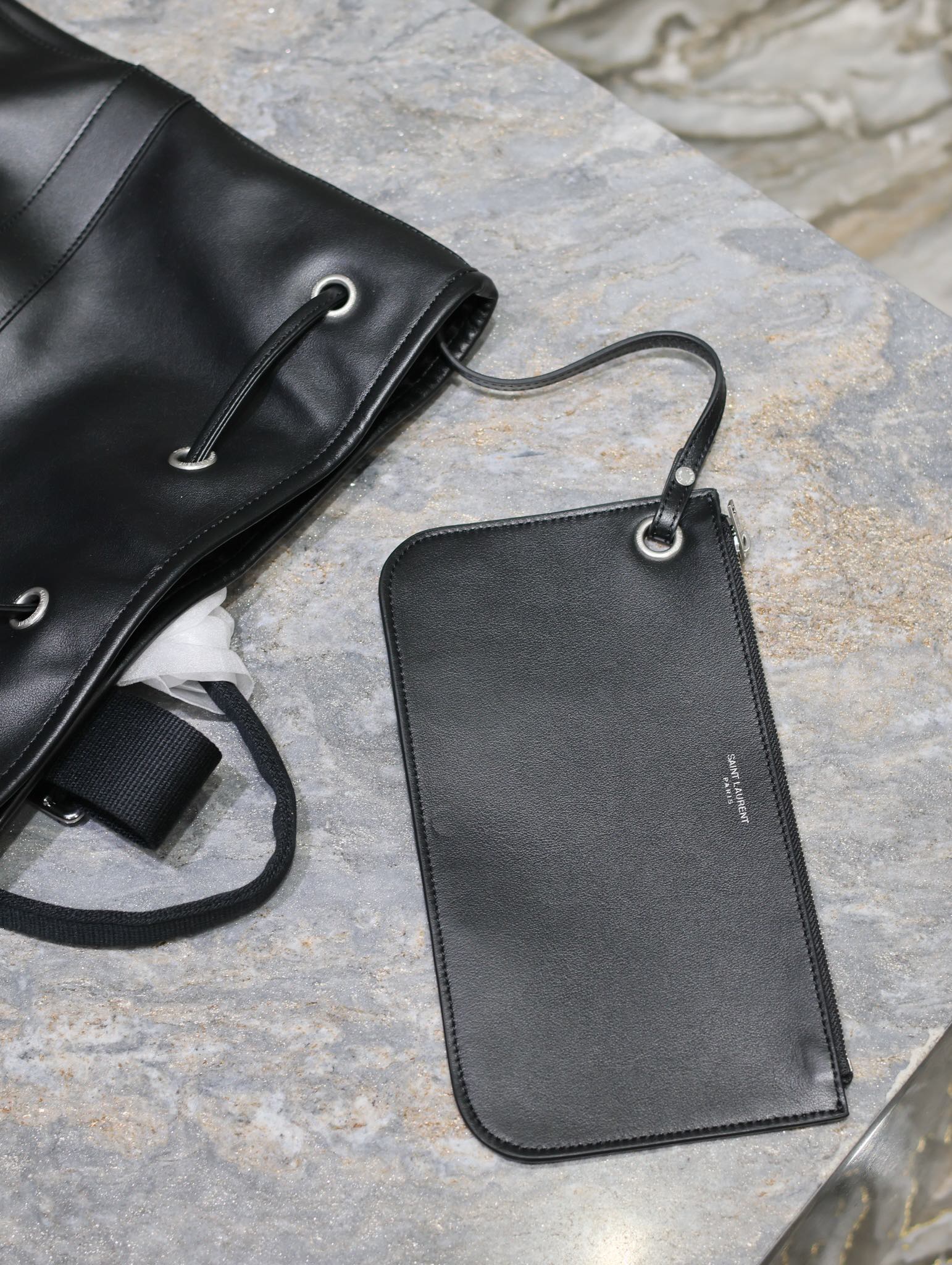 RIVE GAUCHE RUCKSACK 49 IN SCHWARZEM KALBSLEDER