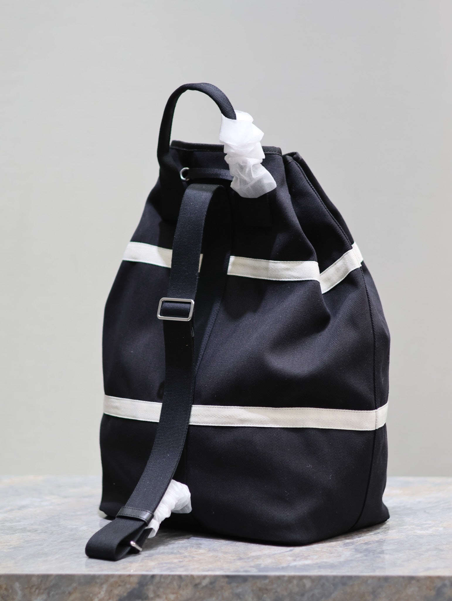 RIVE GAUCHE RUCKSACK 49 IN SCHWARZ-WEISSEM CANVAS